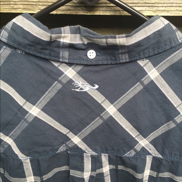 Honulua Surf Co. casual button down T-shirt - Picture 5 of 5